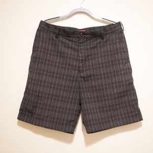 Izod Mens Casual Shorts Black Plaid Size 36